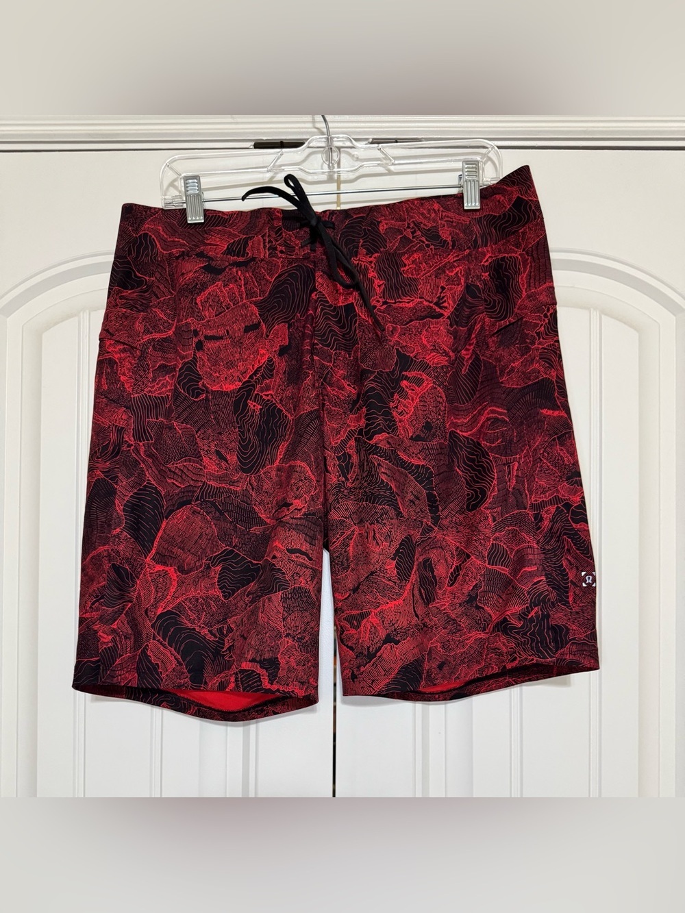 Lululemon Current State Board Swim Short 10” in Spicy Red/Black Size 33